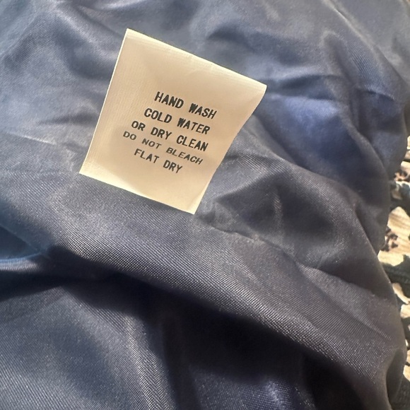 Akaiv Cropped Floral Puffer Jacket Size Large Navy Blue Cream Pockets Full Zip - Picture 11 of 14